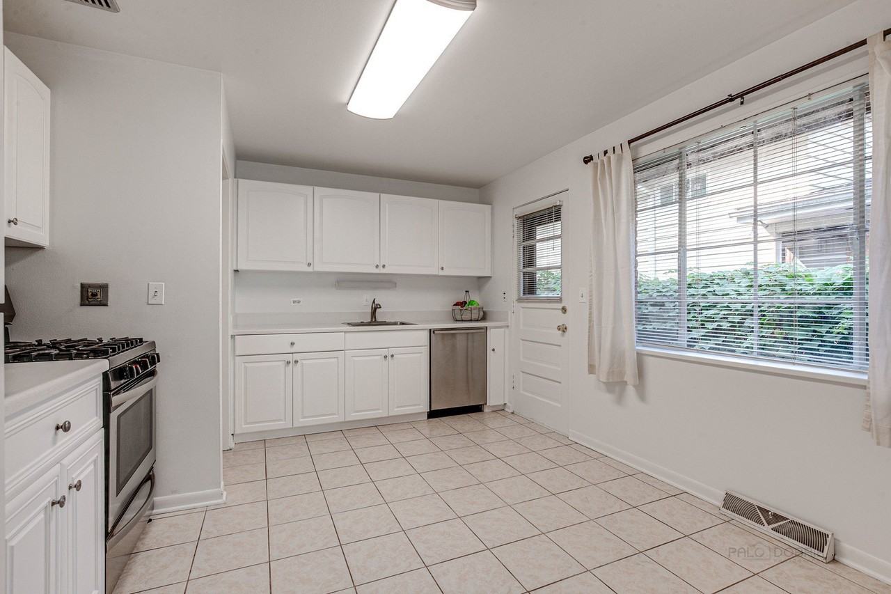 370 Madison Ave - Photo 5 of 26