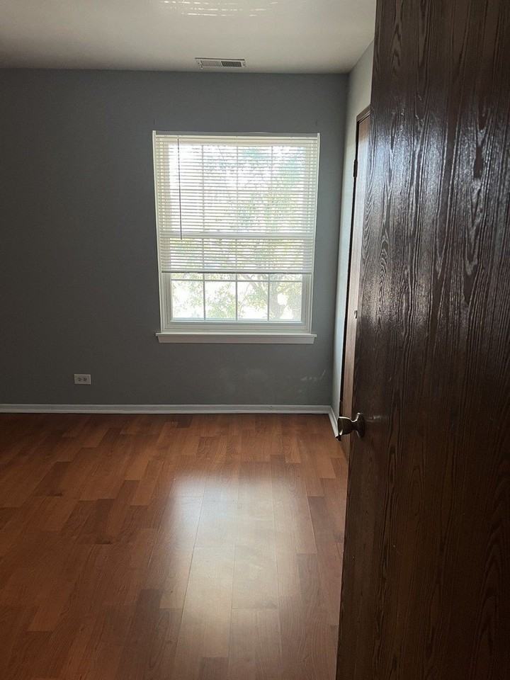 1205 Wyndham Ct Apt 202 - Photo 3 of 8