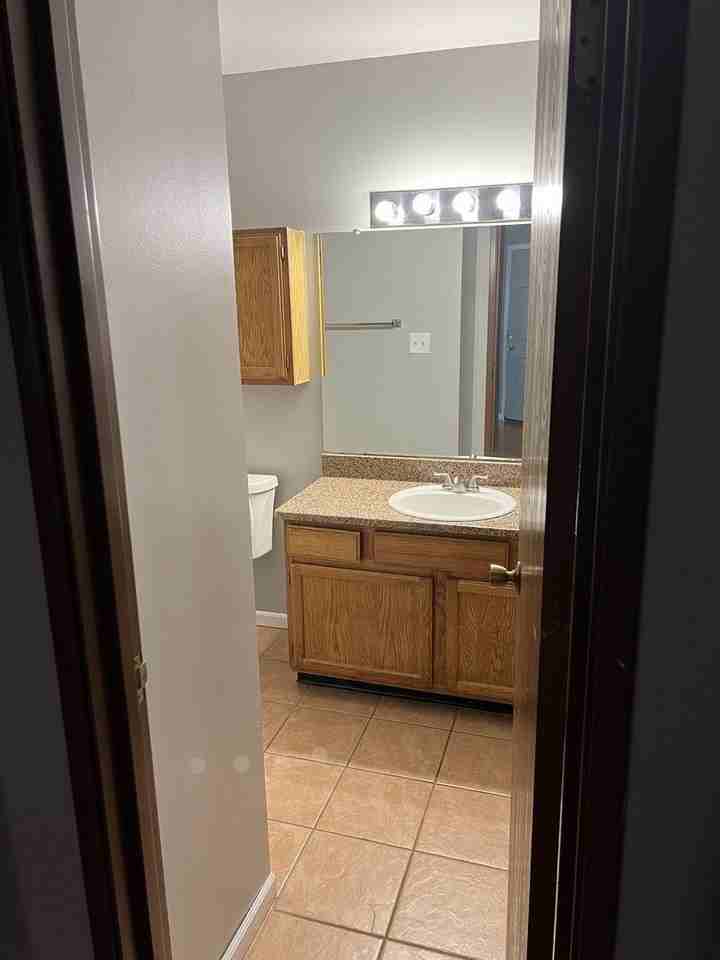 1205 Wyndham Ct Apt 202 - Photo 5 of 8