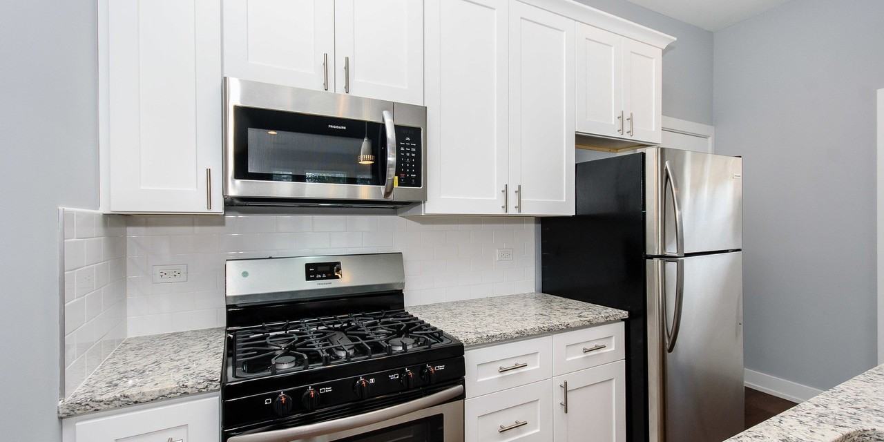 2163 N Bell Ave Apt 2f - Photo 3 of 12