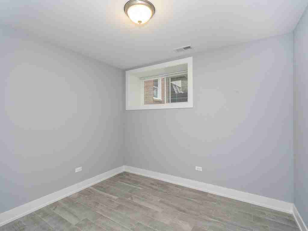 2163 N Bell Ave Apt 1r - Photo 6 of 19