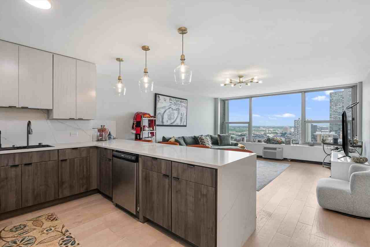 3600 N Lake Shore Dr Apt 2320 - Photo 2 of 23