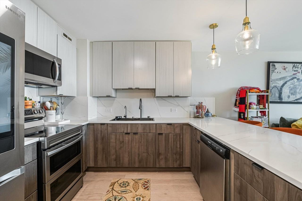 3600 N Lake Shore Dr Apt 2320 - Photo 3 of 23