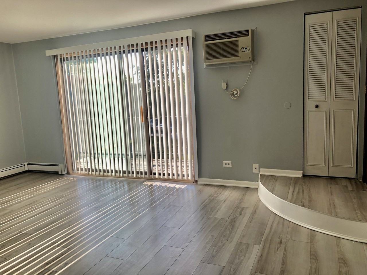 624 W 65th St Apt 6 - Photo 2 of 16