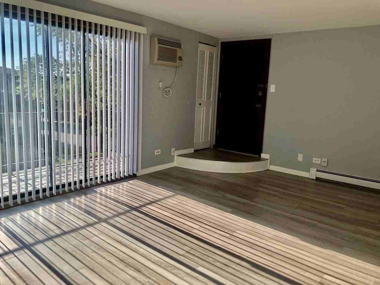 624 W 65th St Apt 6 - Photo 3 of 16