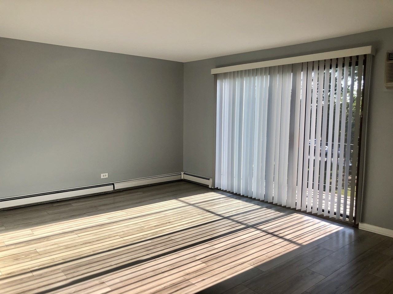 624 W 65th St Apt 6 - Photo 4 of 16