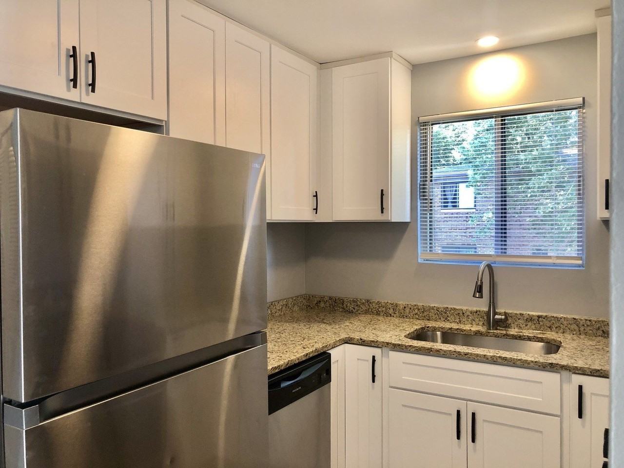 624 W 65th St Apt 6 - Photo 7 of 16