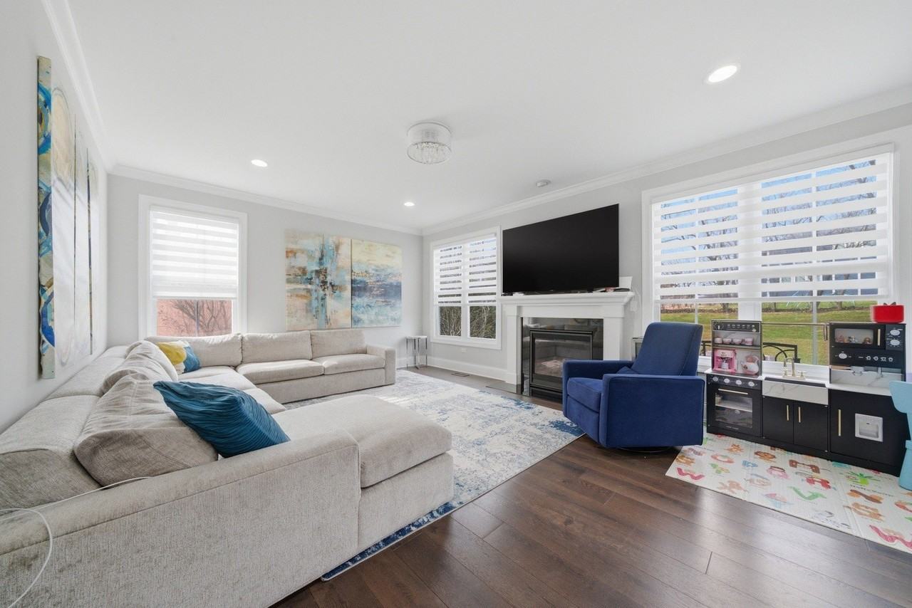 7814 Brookbank Rd - Photo 4 of 36