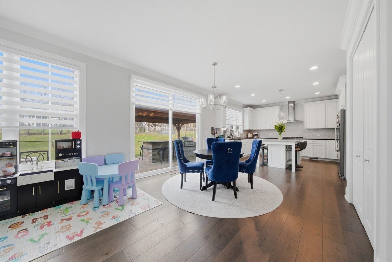 7814 Brookbank Rd - Photo 6 of 36