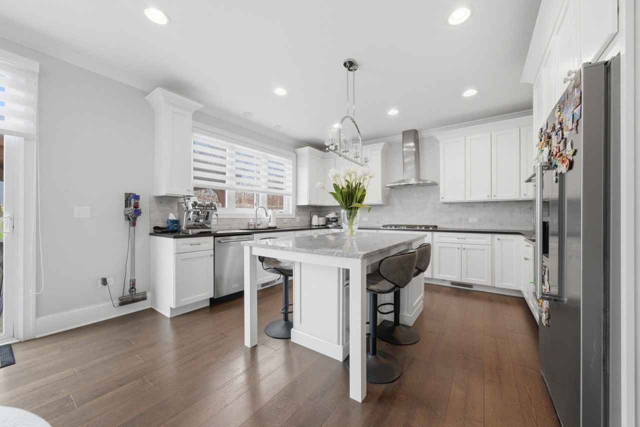 7814 Brookbank Rd - Photo 7 of 36