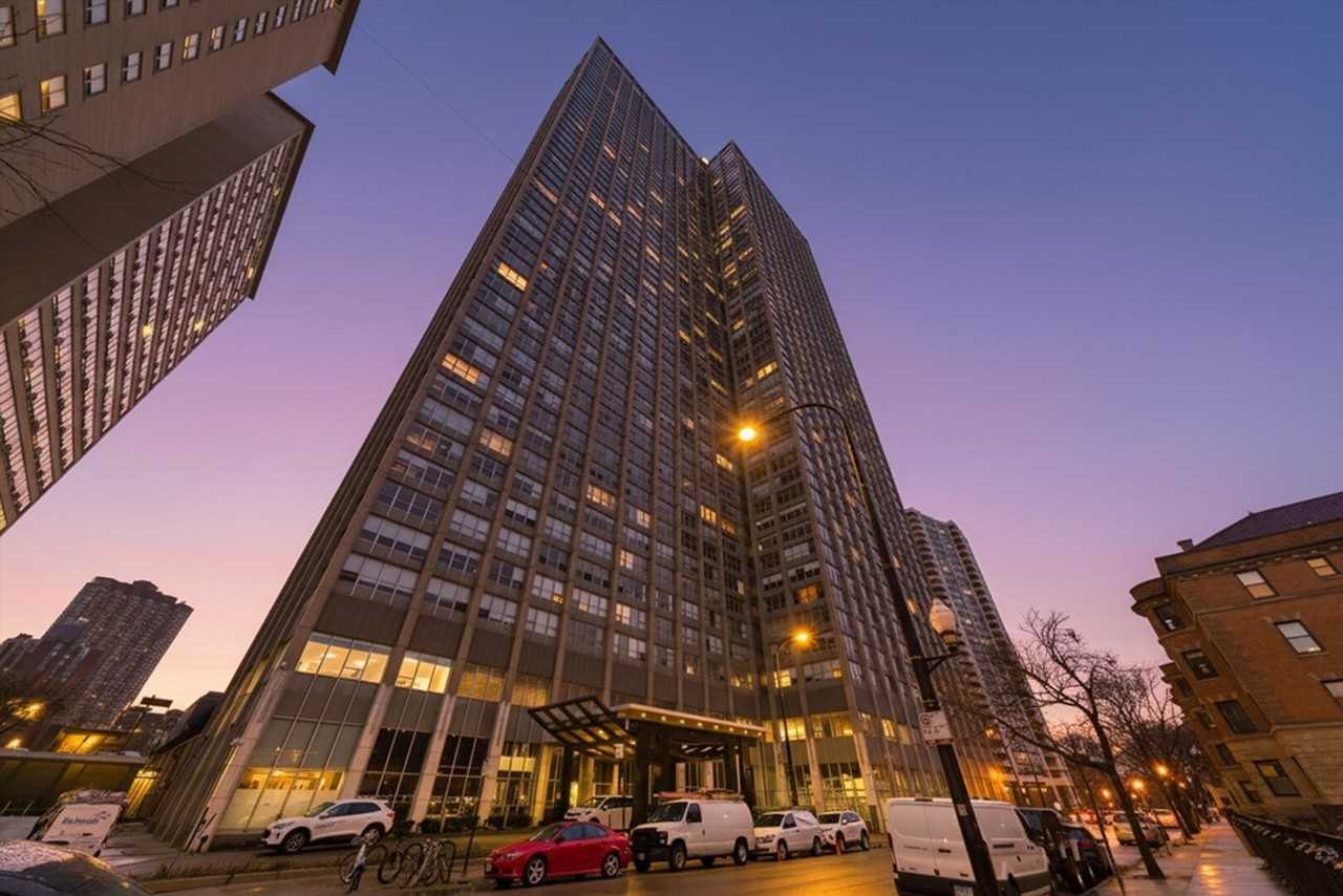 655 W Irving Park Rd Apt 5502 - Photo 2 of 49