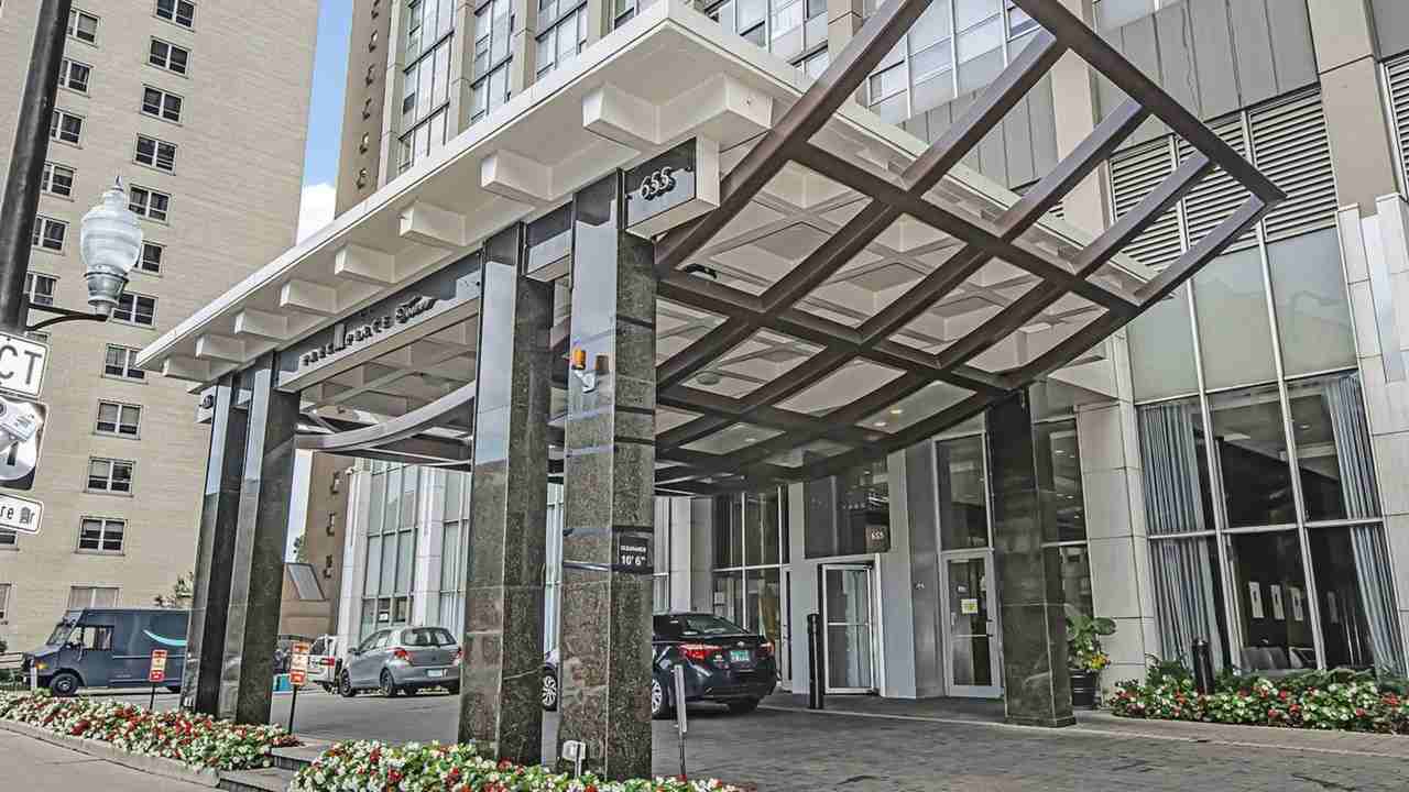 655 W Irving Park Rd Apt 5502 - Photo 3 of 49