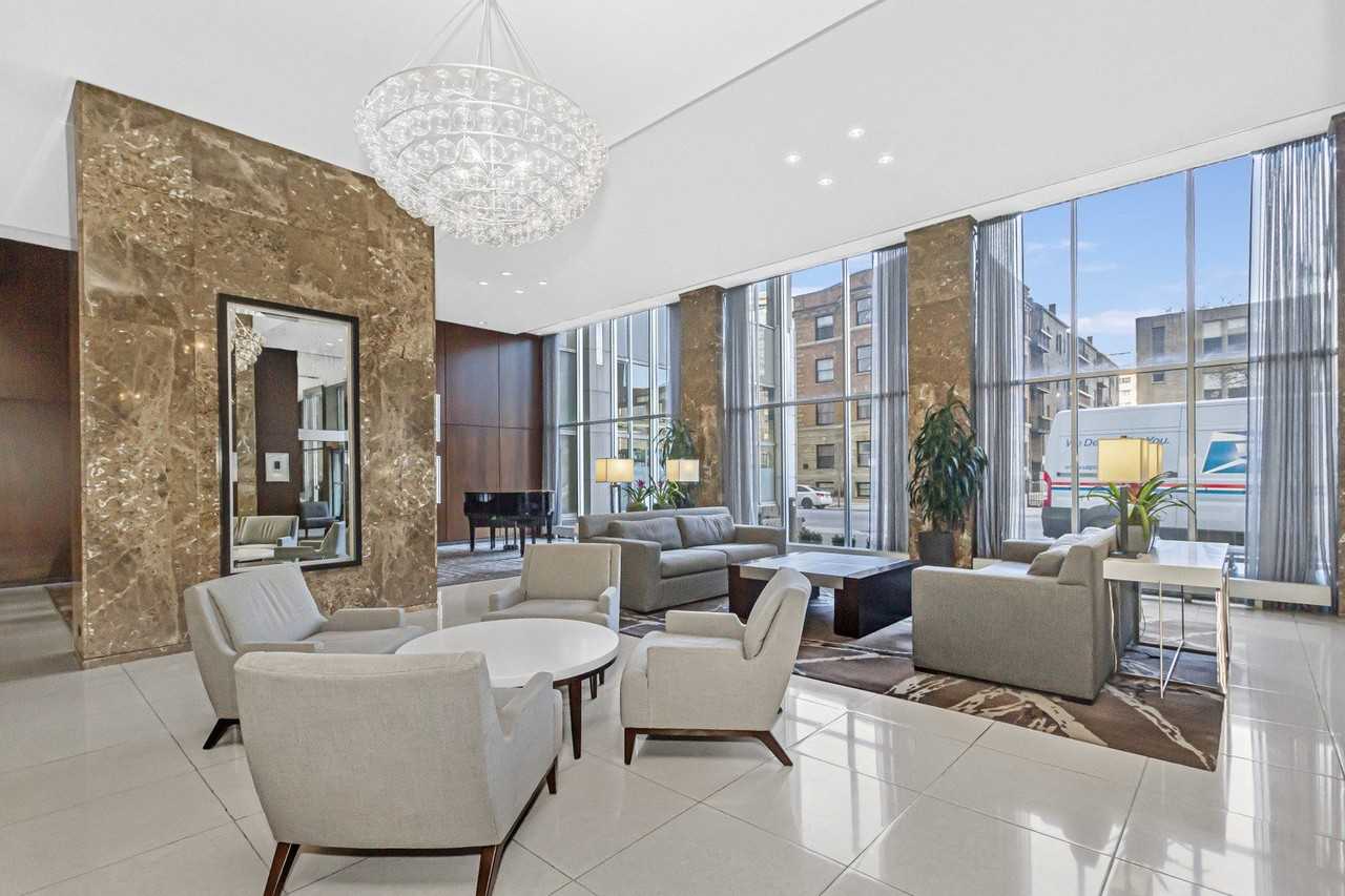 655 W Irving Park Rd Apt 5502 - Photo 5 of 49