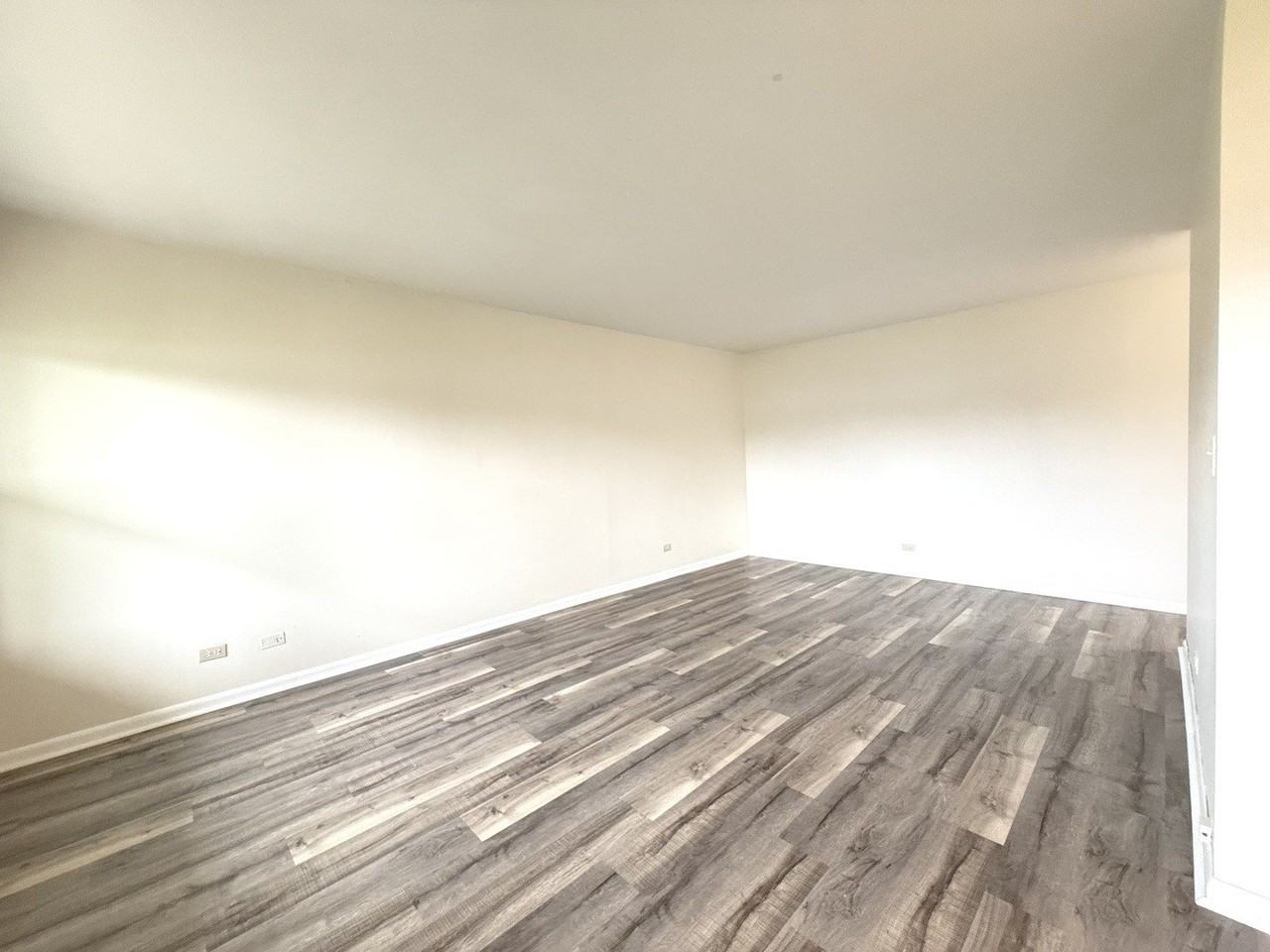 575 Berry Ave Apt 2f - Photo 2 of 8