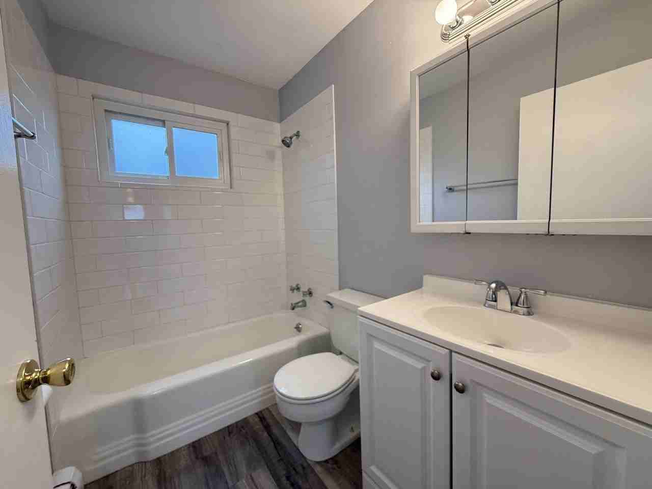 575 Berry Ave Apt 2f - Photo 3 of 8