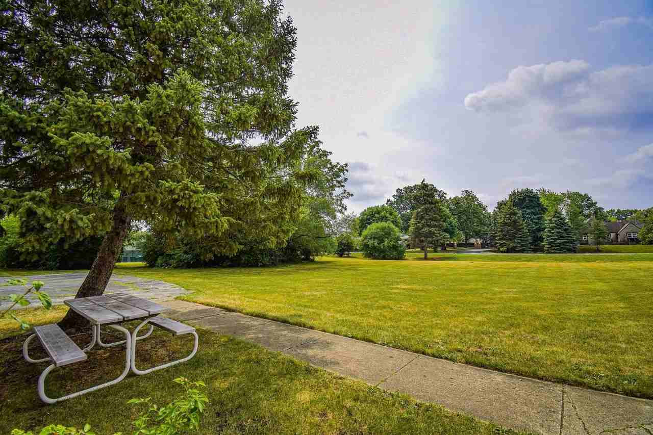 575 Berry Ave Apt 2f - Photo 6 of 8