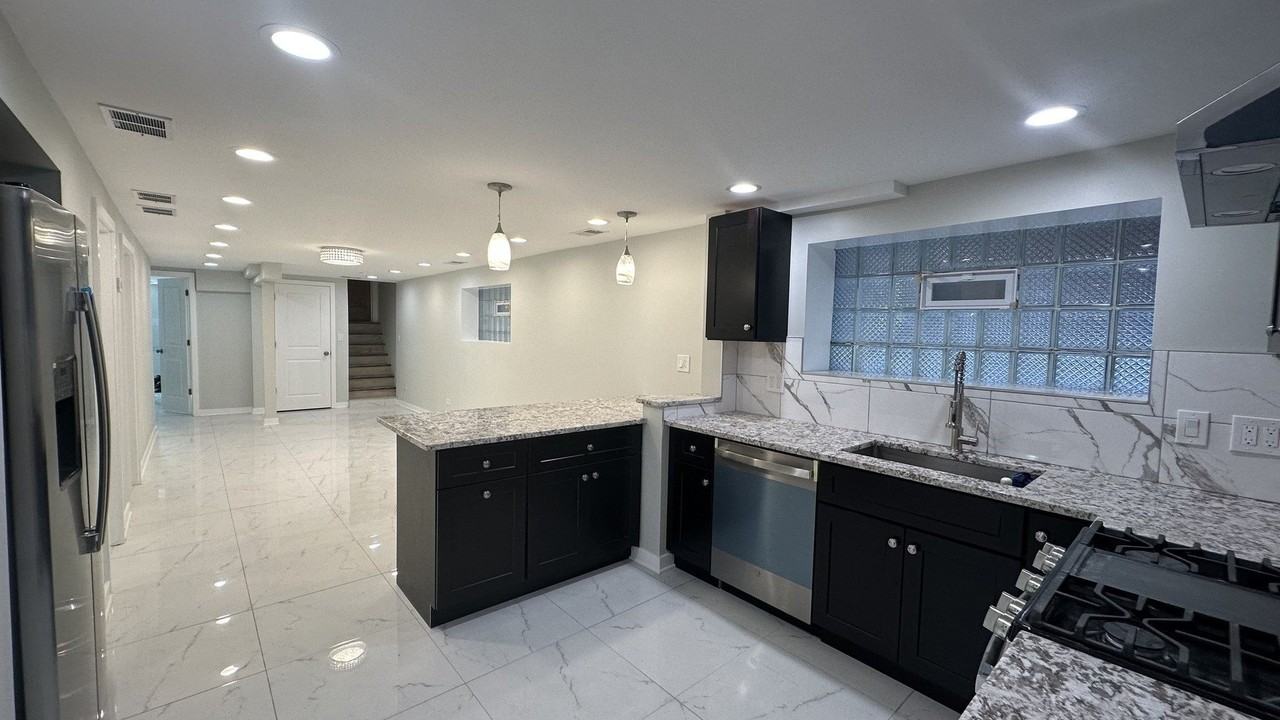 5405 N Campbell Ave Unit G - Photo 5 of 11