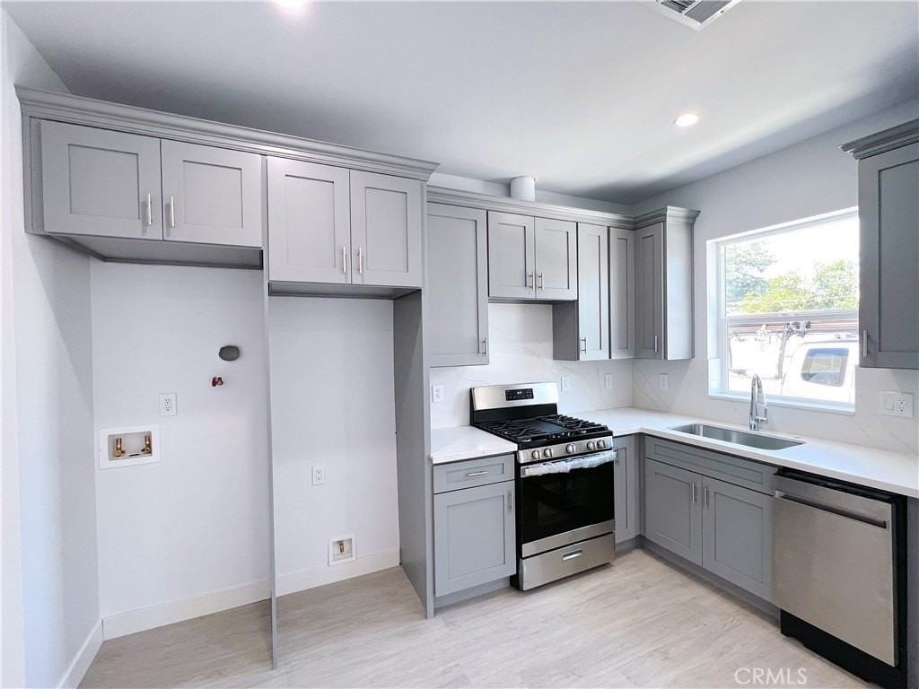 15826 Hayland St - Photo 2 of 11