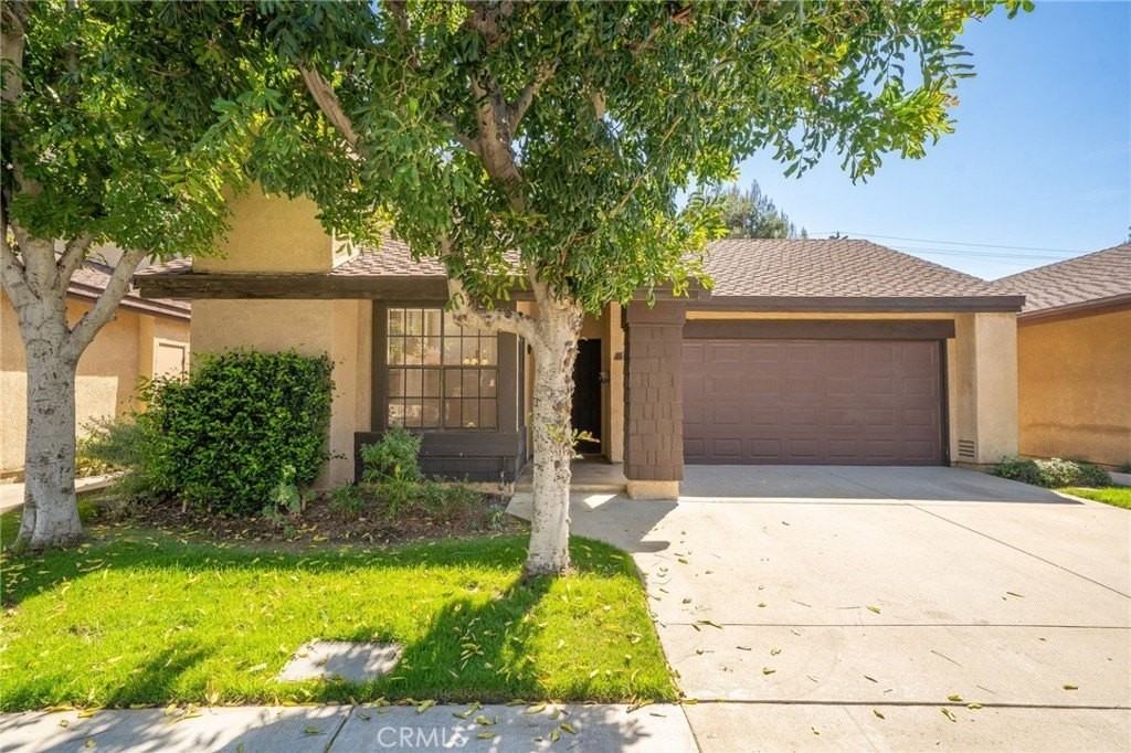 912 Keswick Pl - Photo 2 of 24