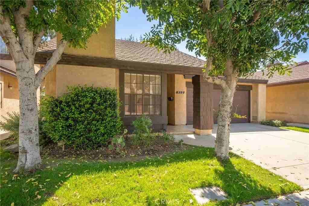 912 Keswick Pl - Photo 3 of 24