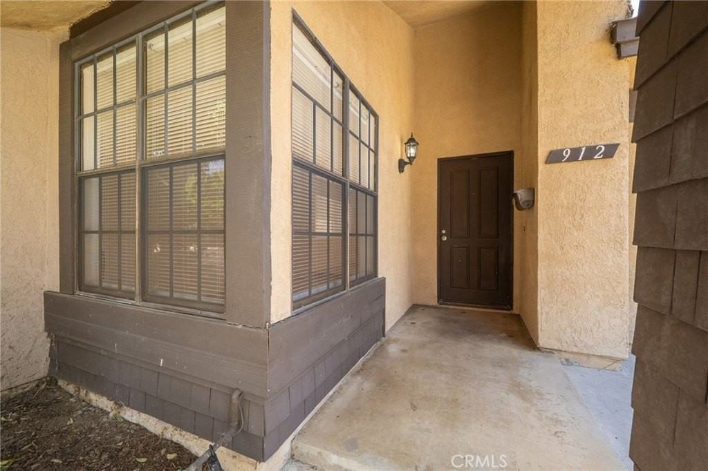 912 Keswick Pl - Photo 4 of 24