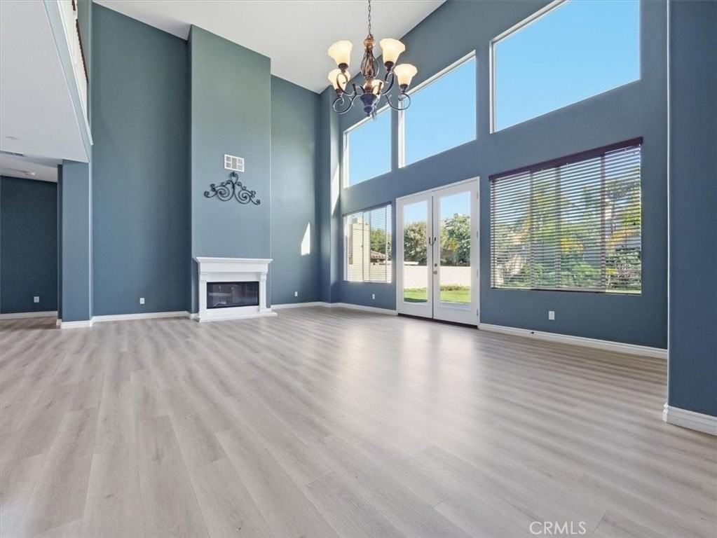 2947 Gilbert Ave - Photo 6 of 50