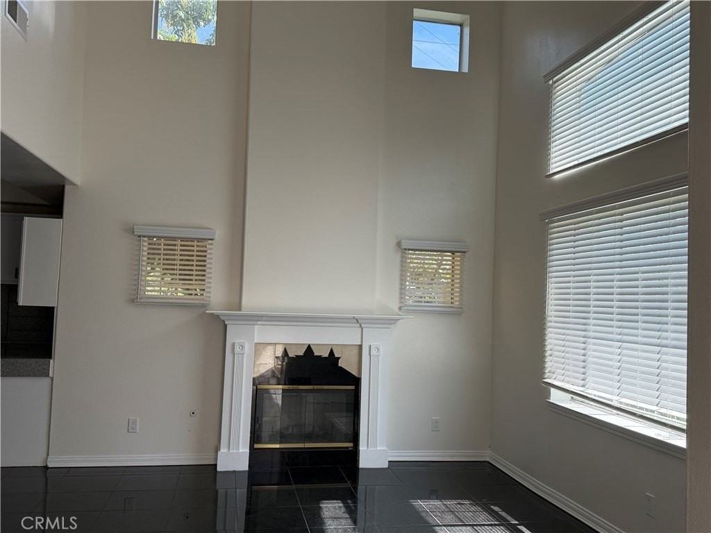 7735 Graves Ave - Photo 2 of 16