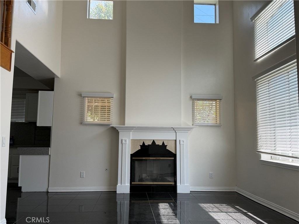 7735 Graves Ave - Photo 3 of 16