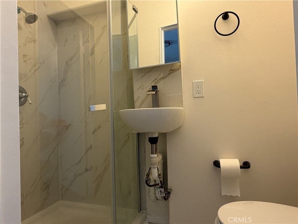 7735 Graves Ave - Photo 5 of 16