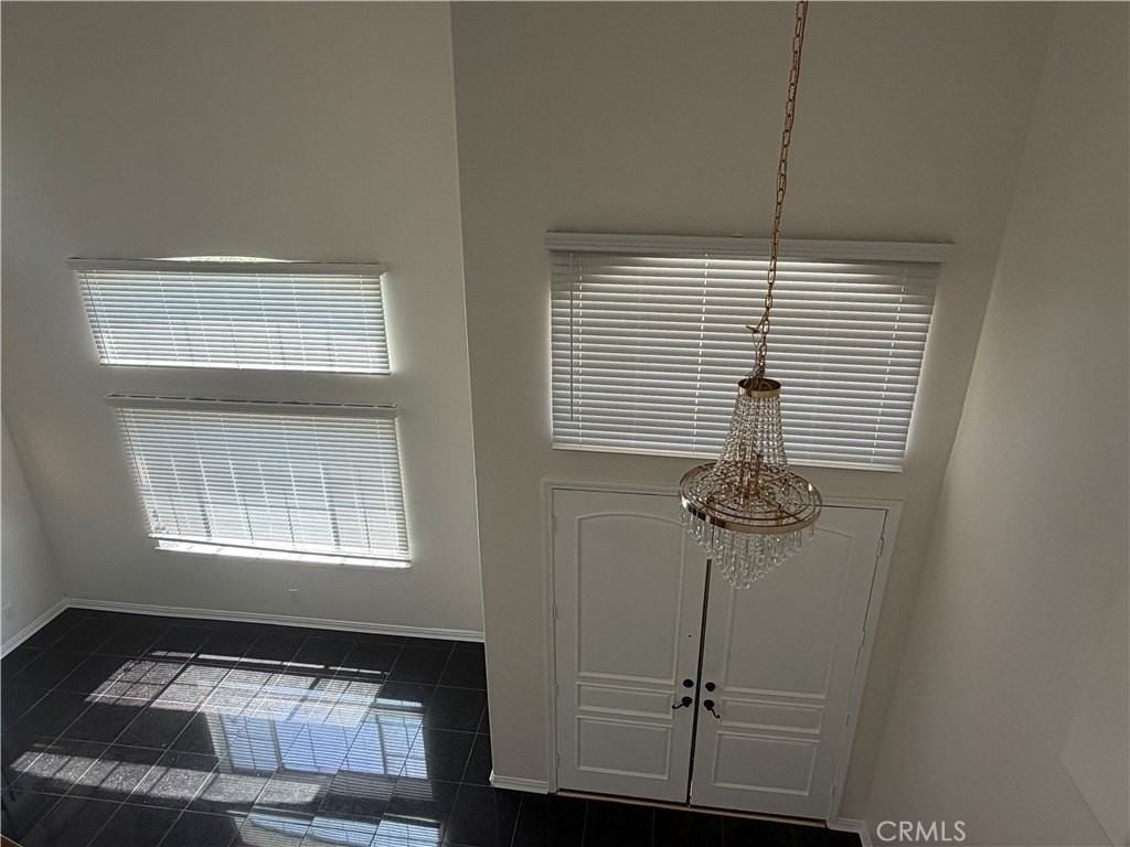 7735 Graves Ave - Photo 6 of 16