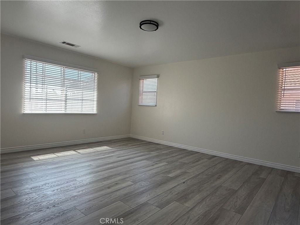 7735 Graves Ave - Photo 7 of 16