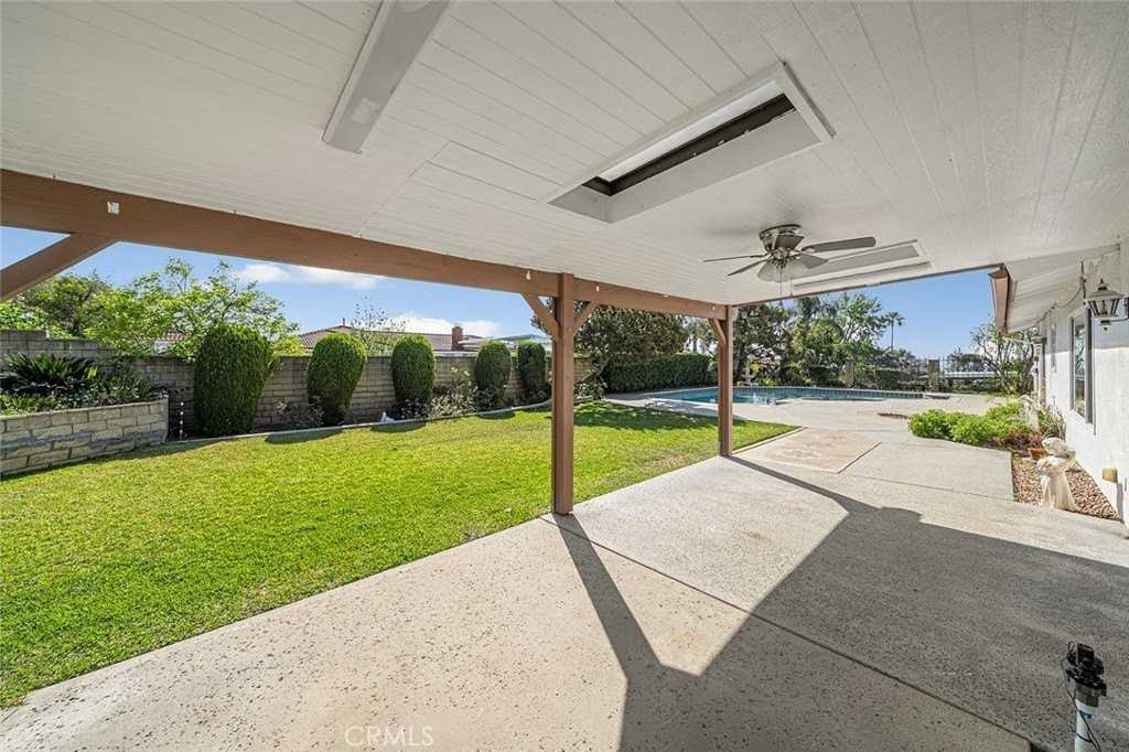 550 N Wildwood Ave - Photo 6 of 29