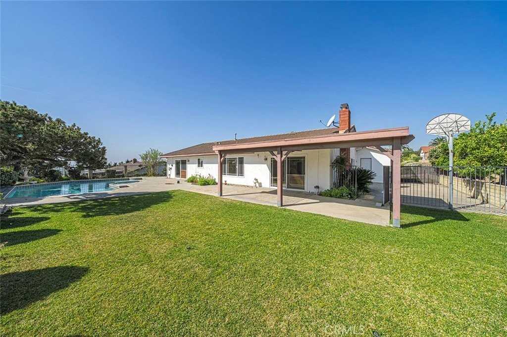 550 N Wildwood Ave - Photo 7 of 29