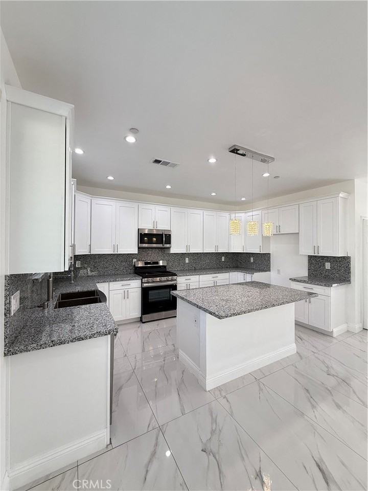 2199 Whitman Way #2 - Photo 4 of 23