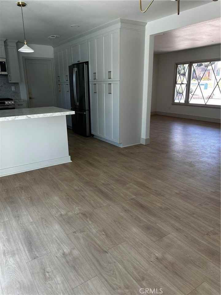 717 Serpentine Dr - Photo 3 of 36