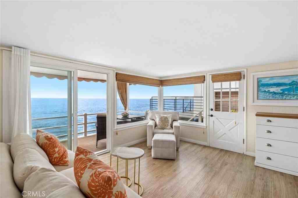 1139 Gaviota Dr - Photo 5 of 19