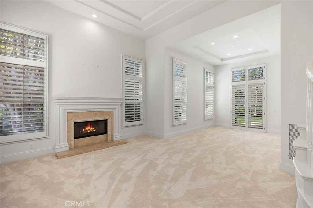 17 Colonial Dr - Photo 4 of 25
