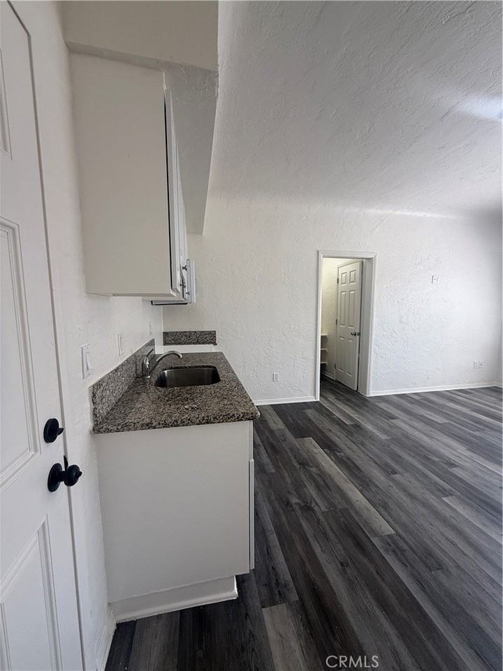 2001 Cedar Ave #11 - Photo 4 of 13