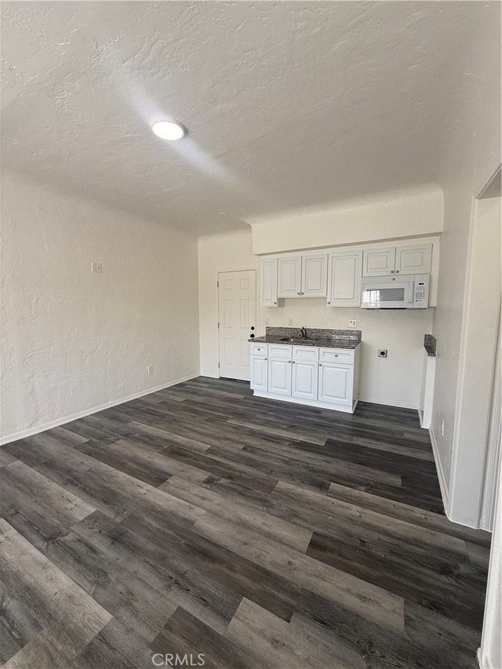 2001 Cedar Ave #11 - Photo 5 of 13