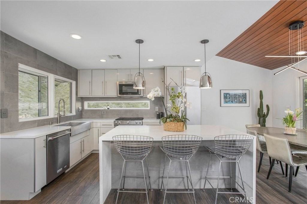 546 Temple Hills Dr - Photo 4 of 42