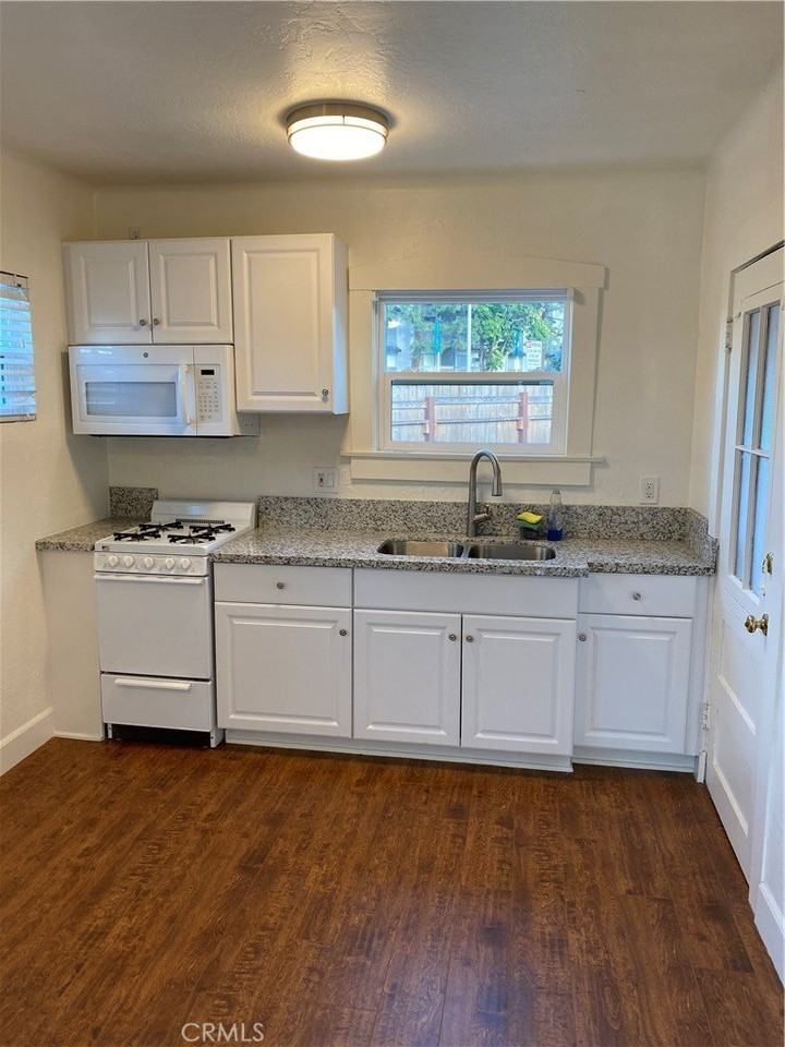 1408 Argonne Ave - Photo 2 of 15