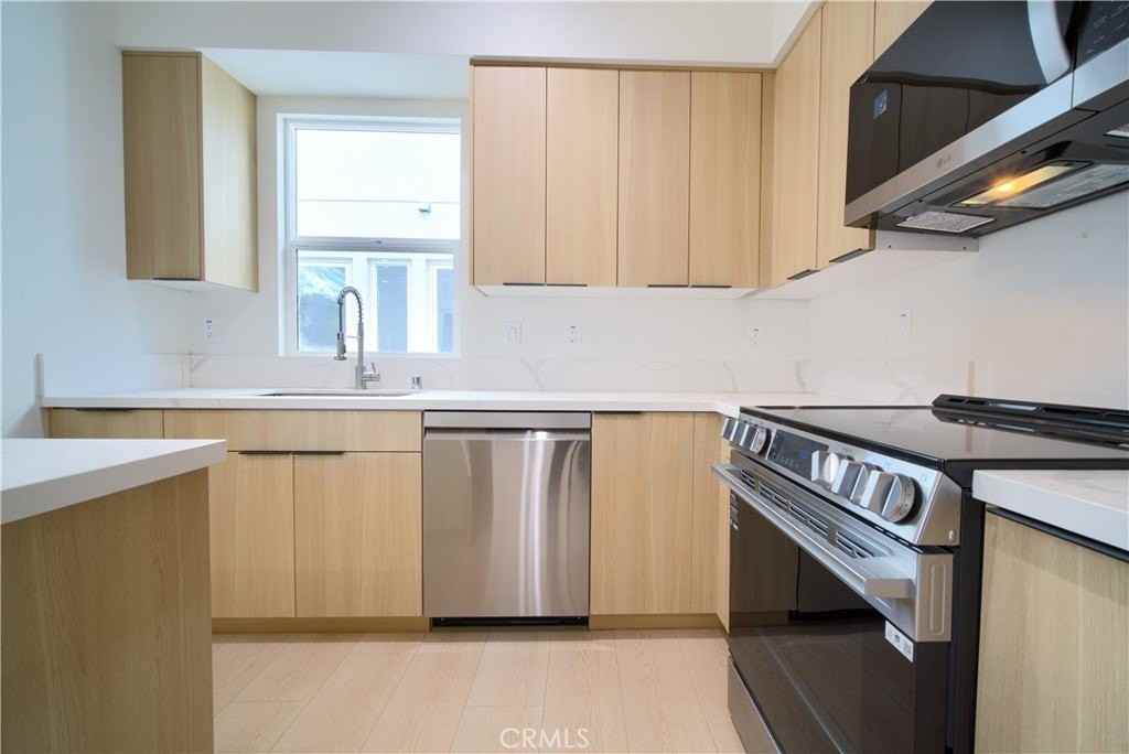 259 S Avenue 54 #1-2 - Photo 6 of 18