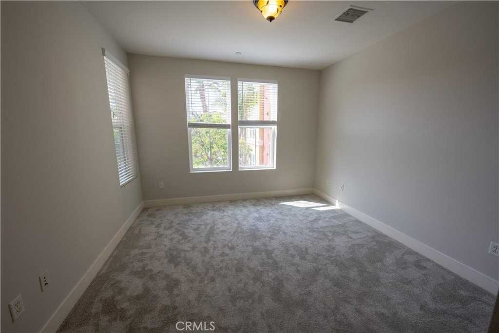 2349 Jefferson St - Photo 4 of 28