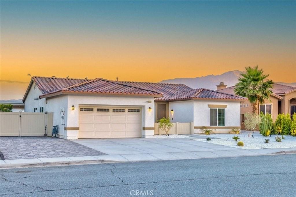 65161 Rolling Hills Dr - Photo 3 of 44