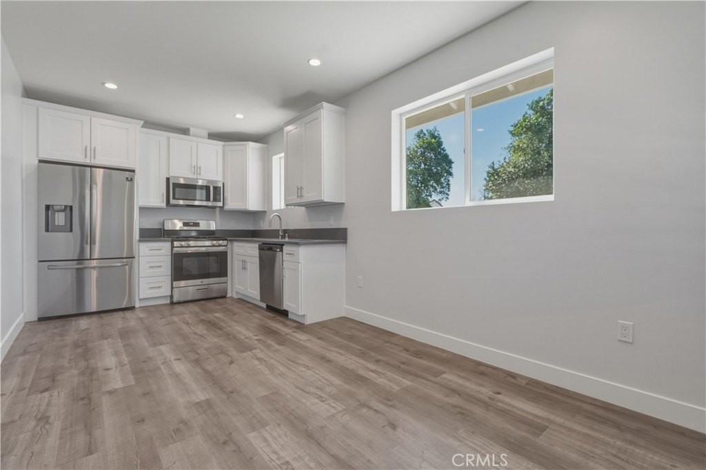 19835 Blythe St - Photo 2 of 24