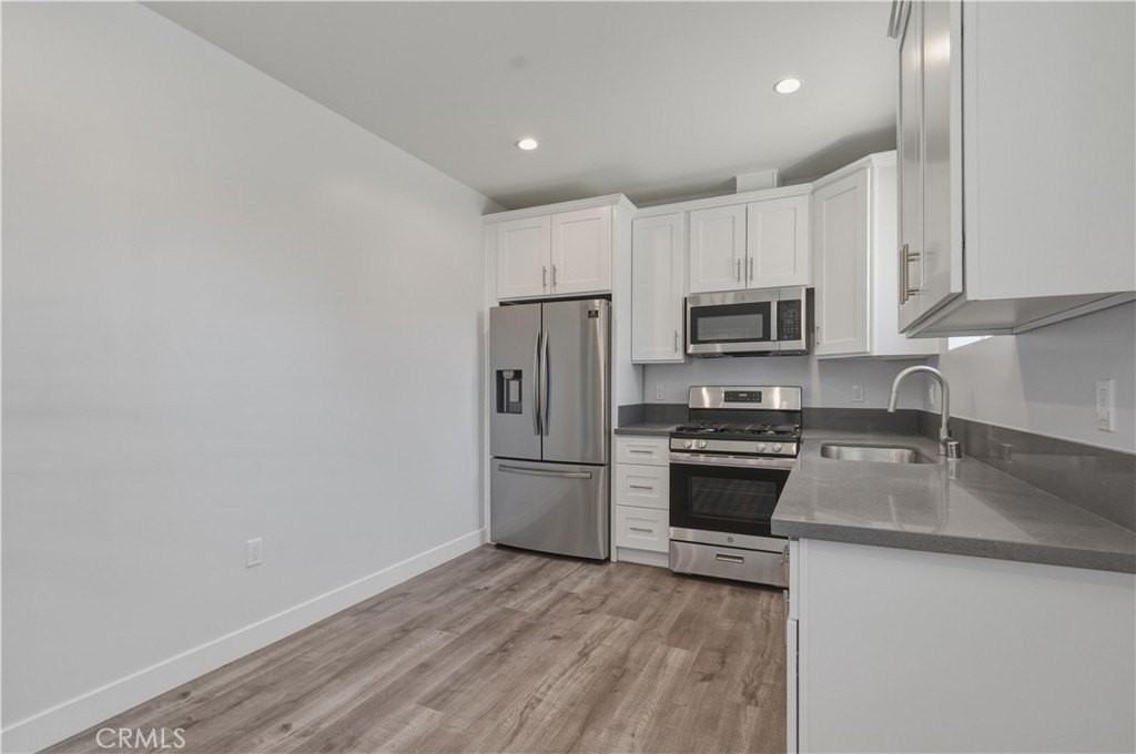 19835 Blythe St - Photo 3 of 24