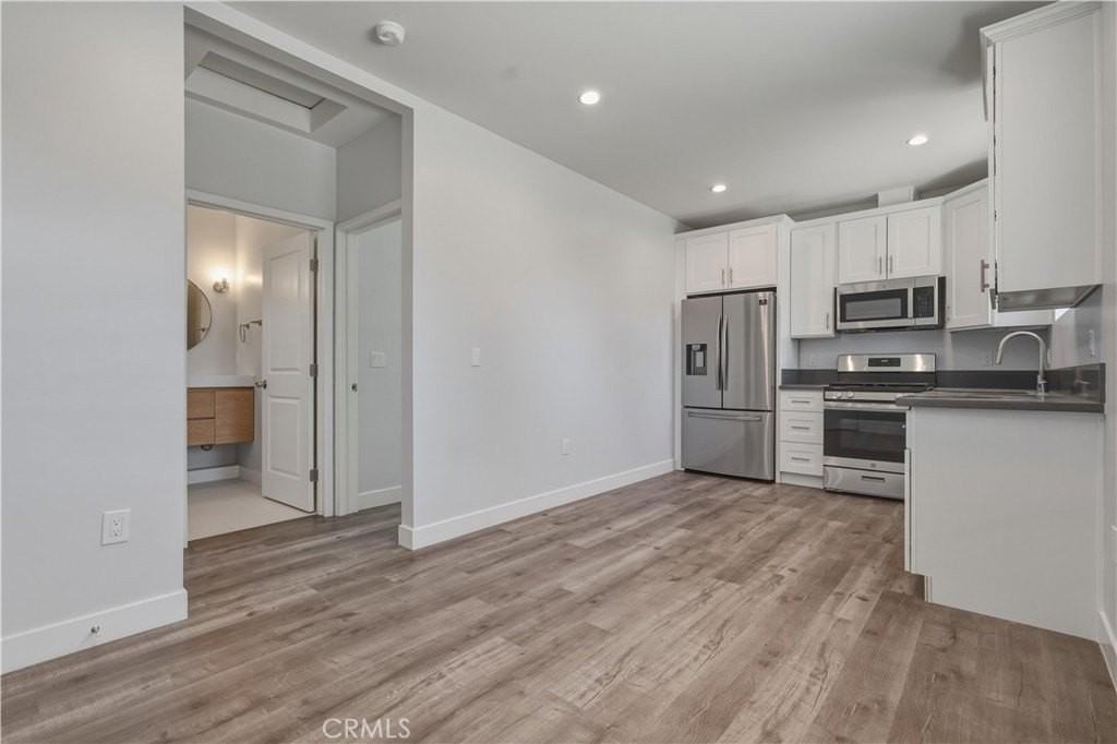 19835 Blythe St - Photo 5 of 24