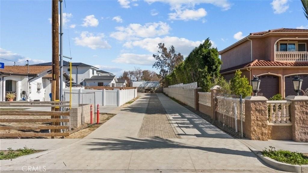 12937 W Kilikia Dr - Photo 7 of 39