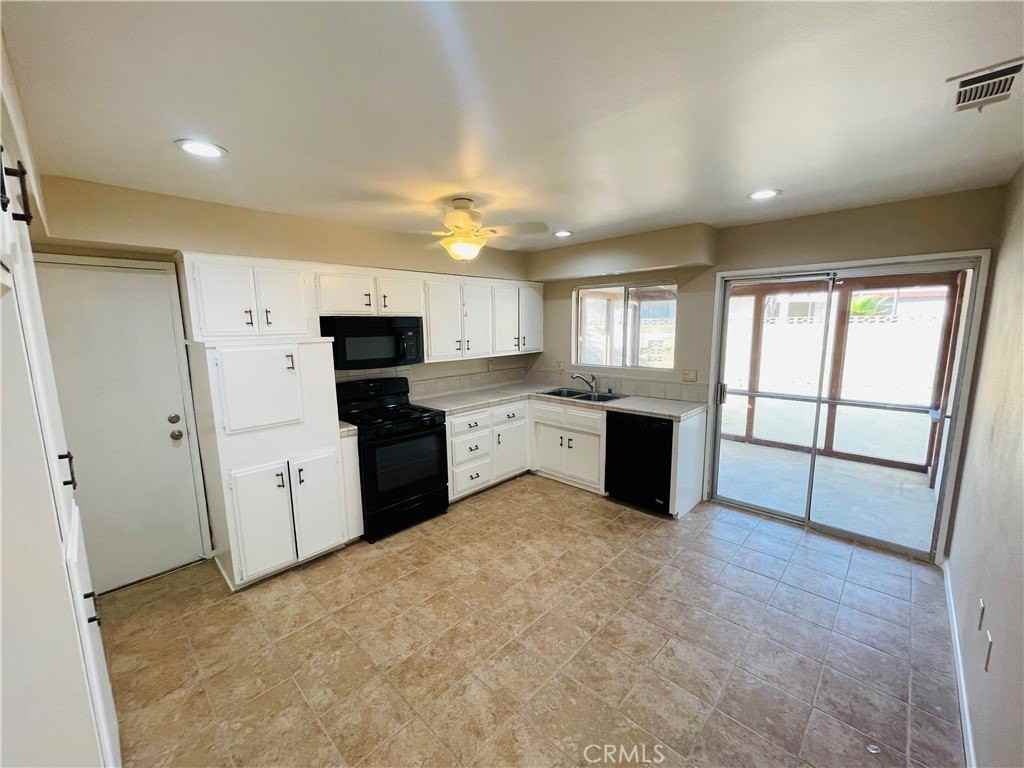 678 Monterey Pl - Photo 7 of 35