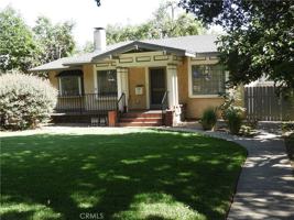 featured image of 1554 Las Lunas St